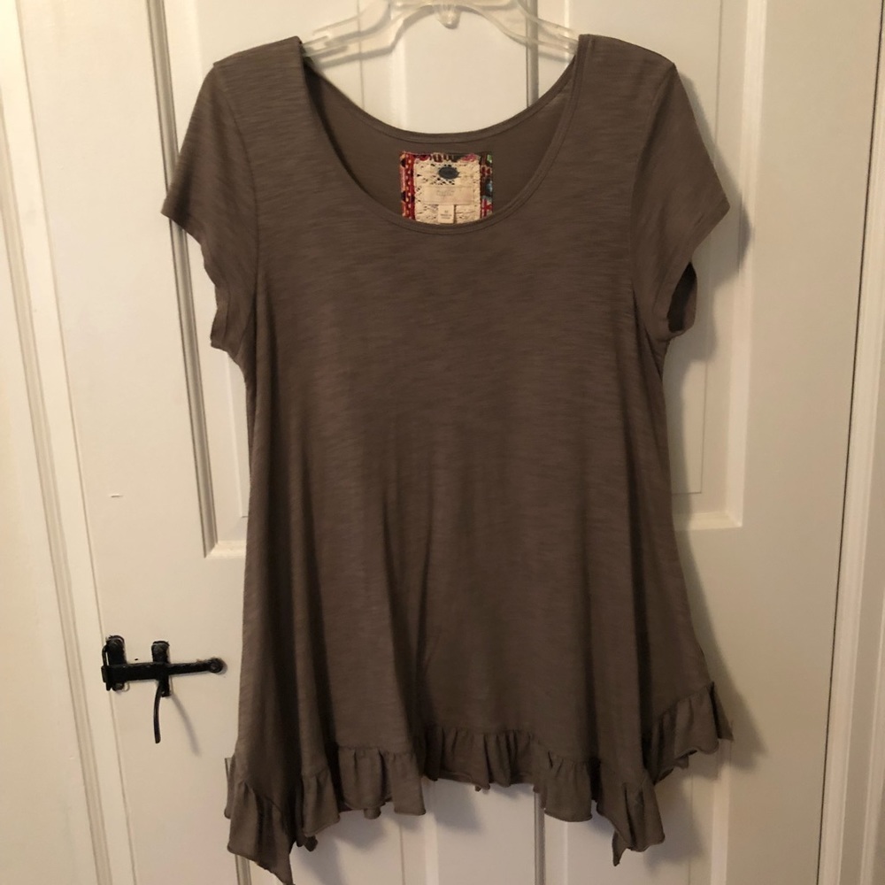 Relaxed flowy top